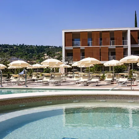 Residenza Olivo 公寓式酒店 加尔达